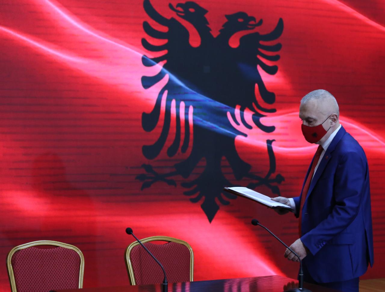 Meta rrëfen prapaskenat e 21 Janarit  Paralajmërimi i errët  shantazhi dhe dorëheqja për të shmangur gjakderdhjen