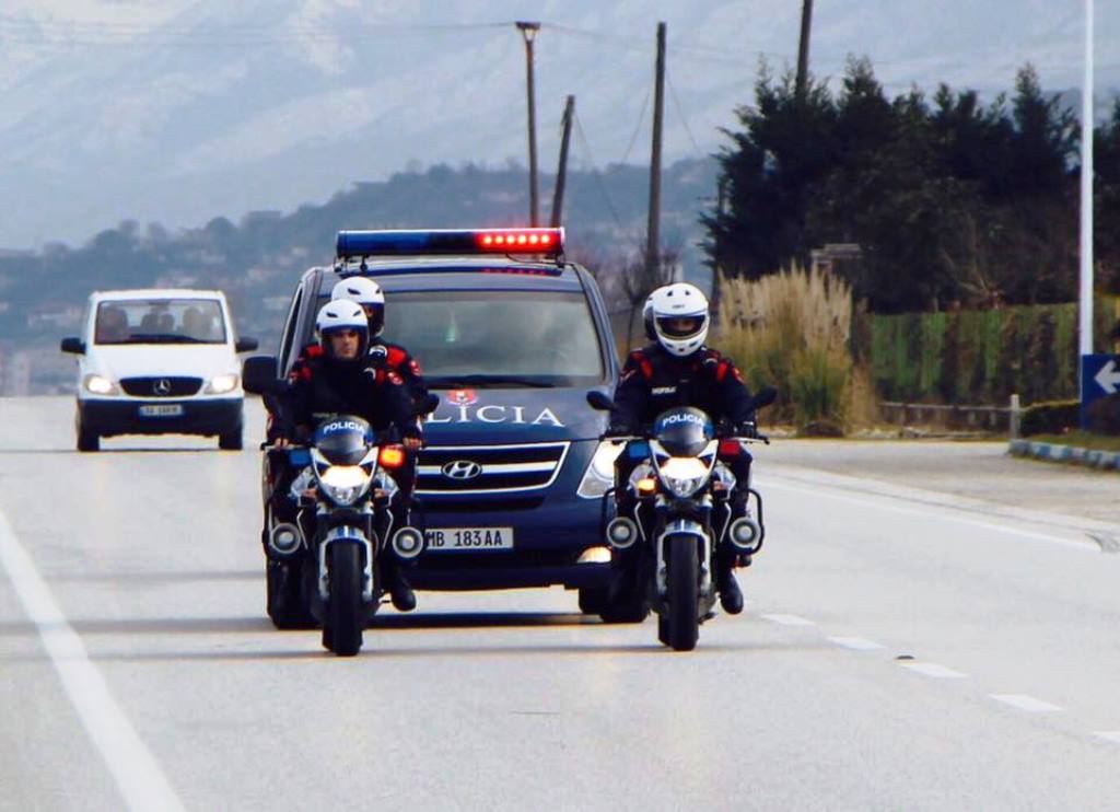 Hetimet e fundit  i riu në Gjirokastër abuzoi me djalin 10 vjeçar në sy të dy djemve të tjerë  mori arratinë në Greqi