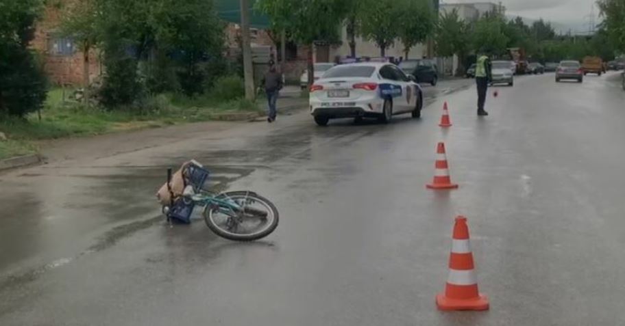 Bie nga biçikleta  vdes papritur burri në Korçë  Emri