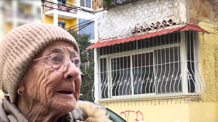 Ndodh në Tiranë  Djali e nxori në rrugë  nëna  Më ndihmoni  dua të vdes në shtëpinë time  VIDEO 