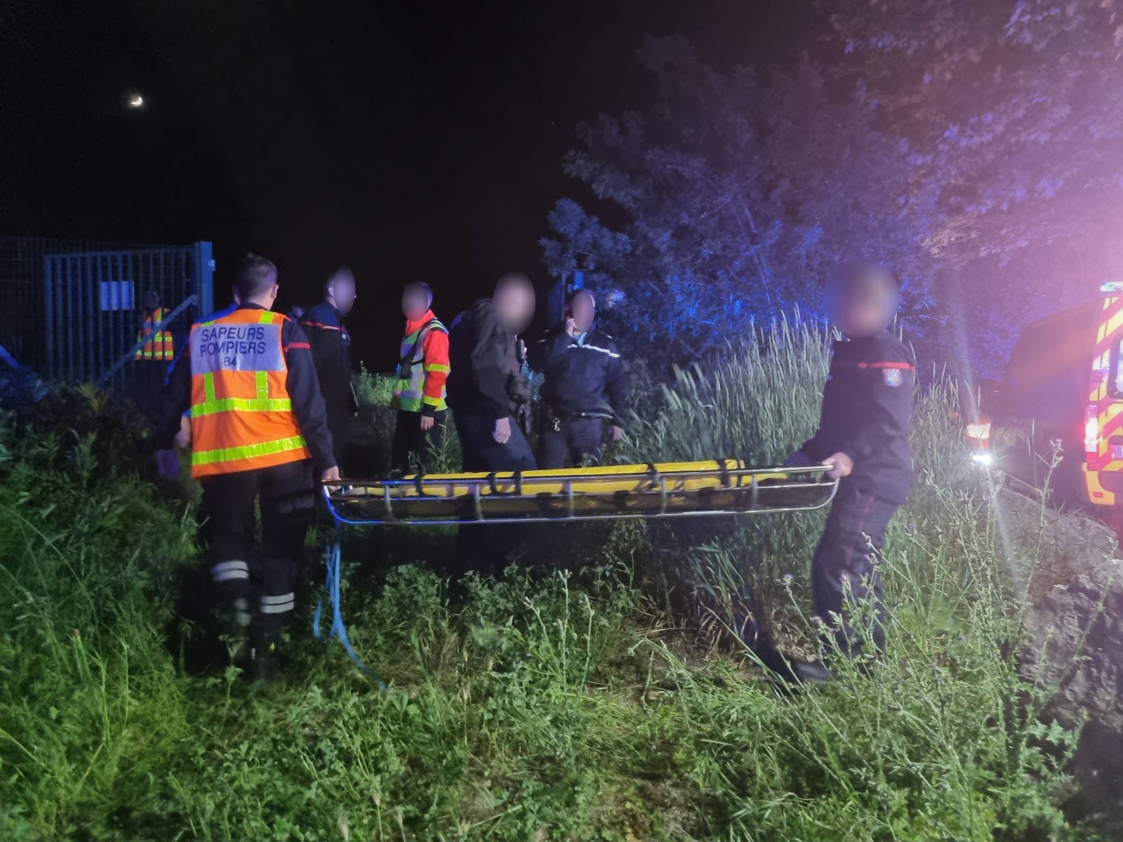 Tre të rinj gjenden të mbytur brenda një makine në Francë