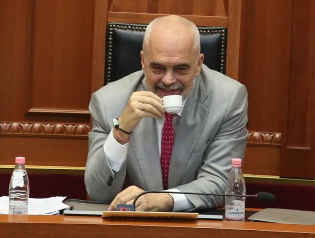 Kafe në Tiranë  Jo  Faleminderit 