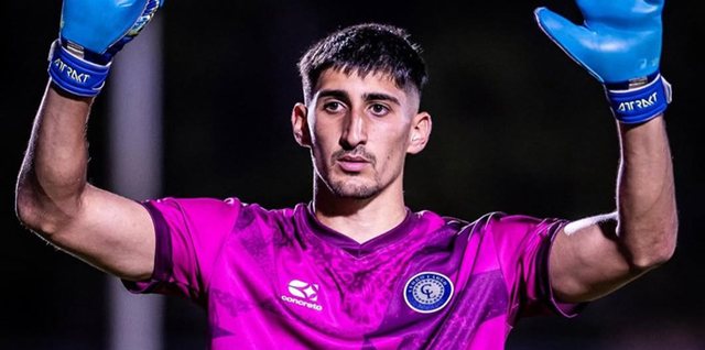 Portieri shënon një nga golat më të rrallë të sezonit   nga porta në portë  