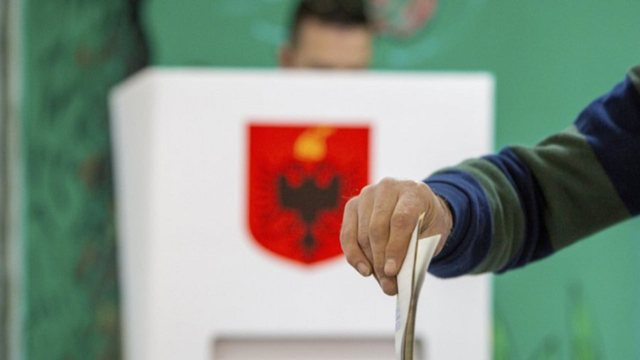 te-rinjte-larg-kutive-te-votimit-—-te-moshuarit-vendosen-rezultatin-ne-5-bashki