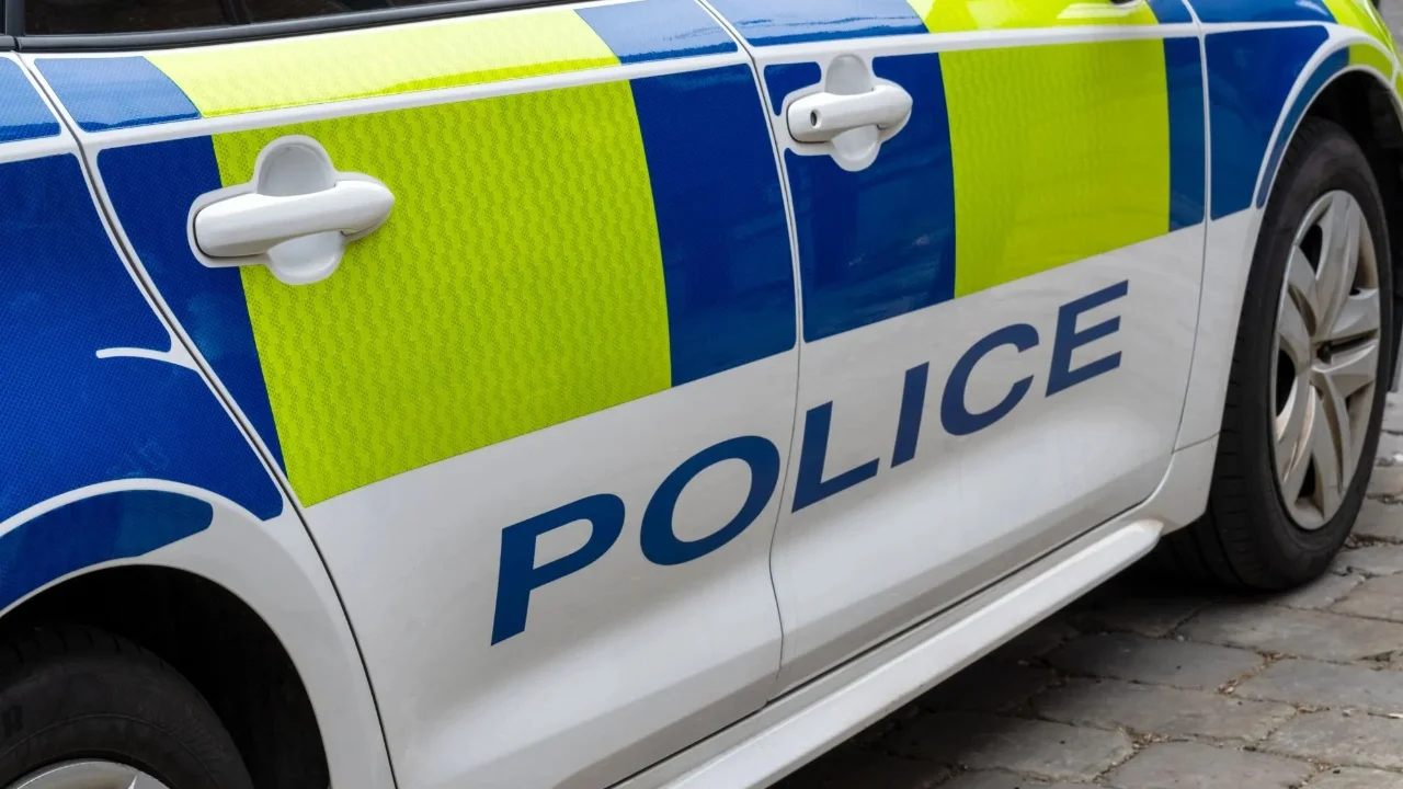 emigranti-shqiptar-ne-britani-arrestohet-nga-policia-pasi-theu-rekord-me-tre-ngacmime-brenda-5-diteve