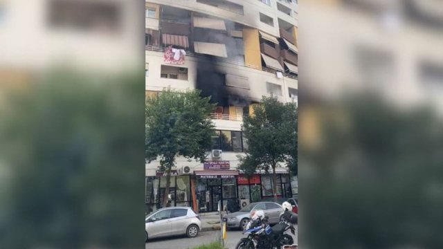 Përfshihet nga flakët banesa në Astir