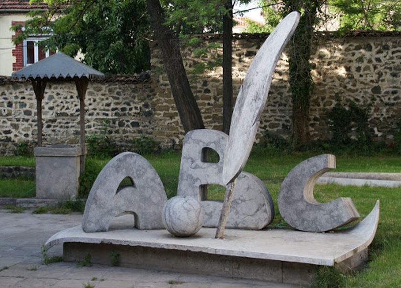 thirrje-urgjente-per-cilesine-e-mesimdhenies-prof-as-dr-florenca-stafa-paralajmeron-per-pasaktesite-historike-ne-arsimin-shqiptar