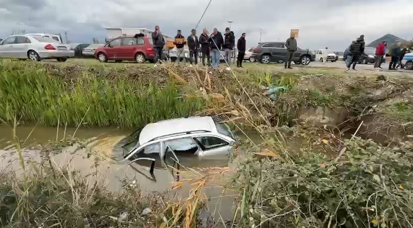 Aksident në superstradën Lezhë Milot  Një automjet përfundon në kanal  dy të plagosur