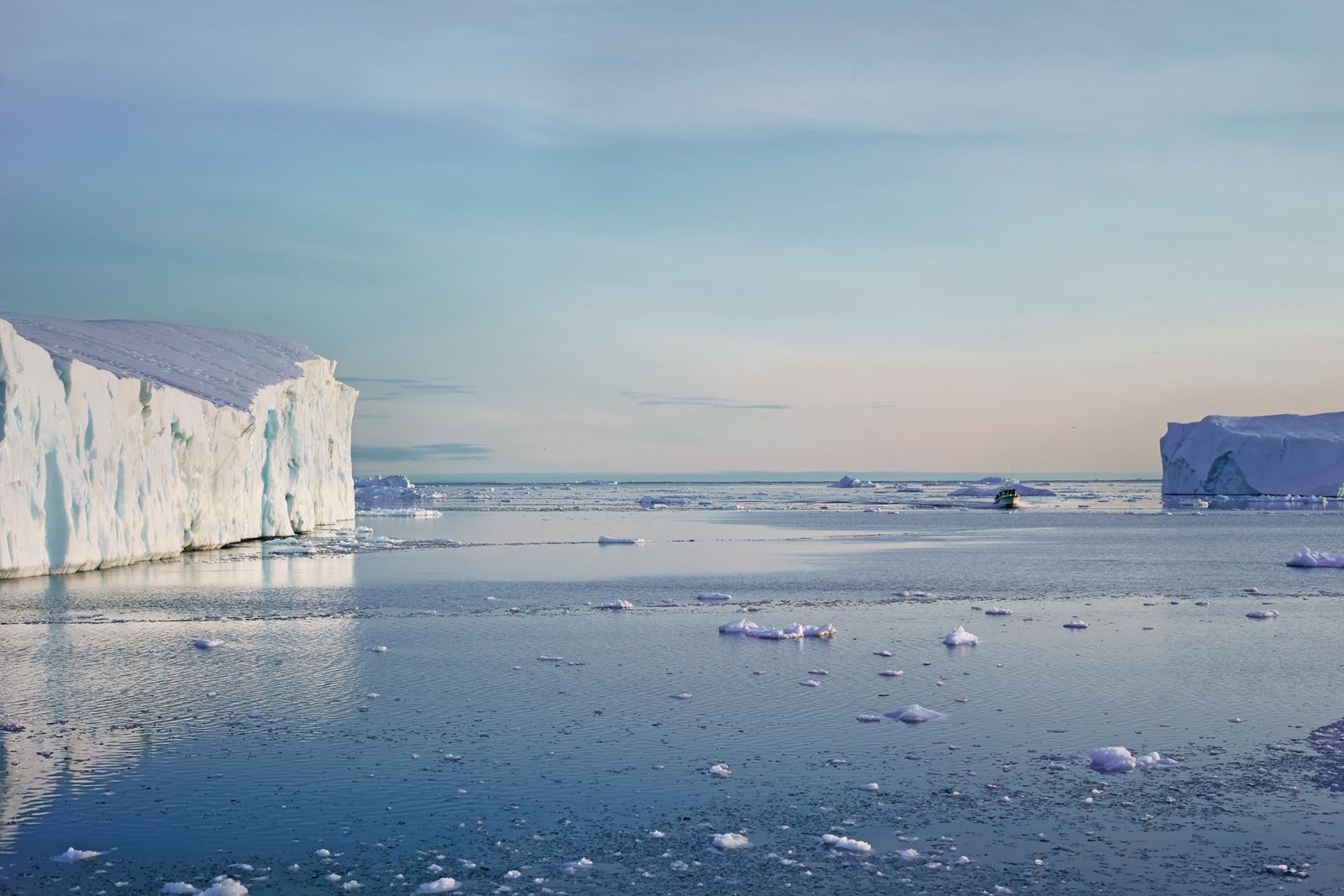 arktiku-perjeton-vitin-me-te-ngrohte-te-regjistruar-ndonjehere-akulli-arrin-rekord-historik-te-shkrirjes