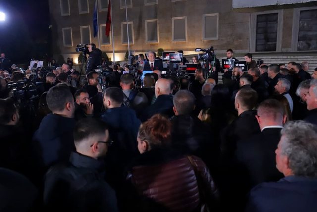 pd-zhvillon-sot-protesten-kombetare-perpara-kryeministrise