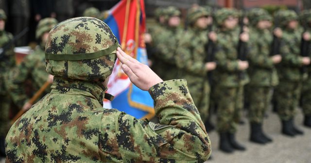 serbia-rikthen-sherbimin-e-detyrueshem-ushtarak