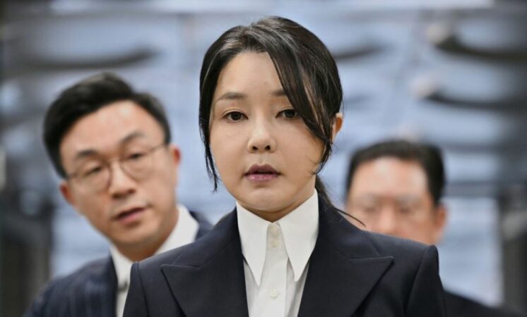 Mbi 550 mijë dollarë ryshfet  20 muaj burg për ish zonjën e parë të Koresë së Jugut