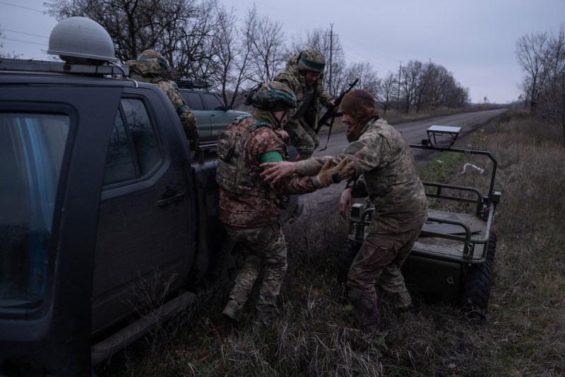Gati 2 milionë njerëz kanë humbur jetën  janë plagosur ose janë zhdukur në katër vitet e luftës në Ukrainë