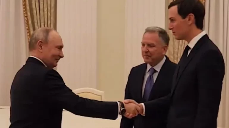 Witkoff dhe Kushner mbërrijnë në Moskë  shtrëngim i ngrohtë duarsh   nisën bisedimet me Putin