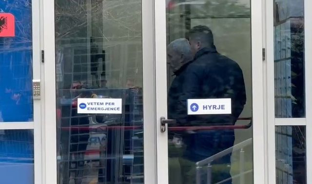 Xhaxhai i Aleks Nikës shkon në SPAK  takohet me prokurorin e çështjes për dosjen e  21 janarit 