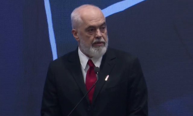 Rama në Prishtinë  Duhet të arrestohen Clinton  Blair e Solana  Millosheviçi mos të gjejë paqe