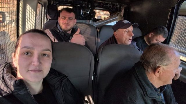 Banorët e Rrjollit paralajmërojnë grevë urie nga furgoni i policisë  Tokën nuk e marrin deri në vdekje 