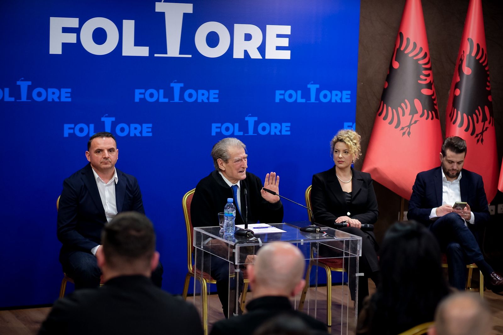 Berisha lëshon ultimatum  Qeveri teknike  ose do përballeni me ne 