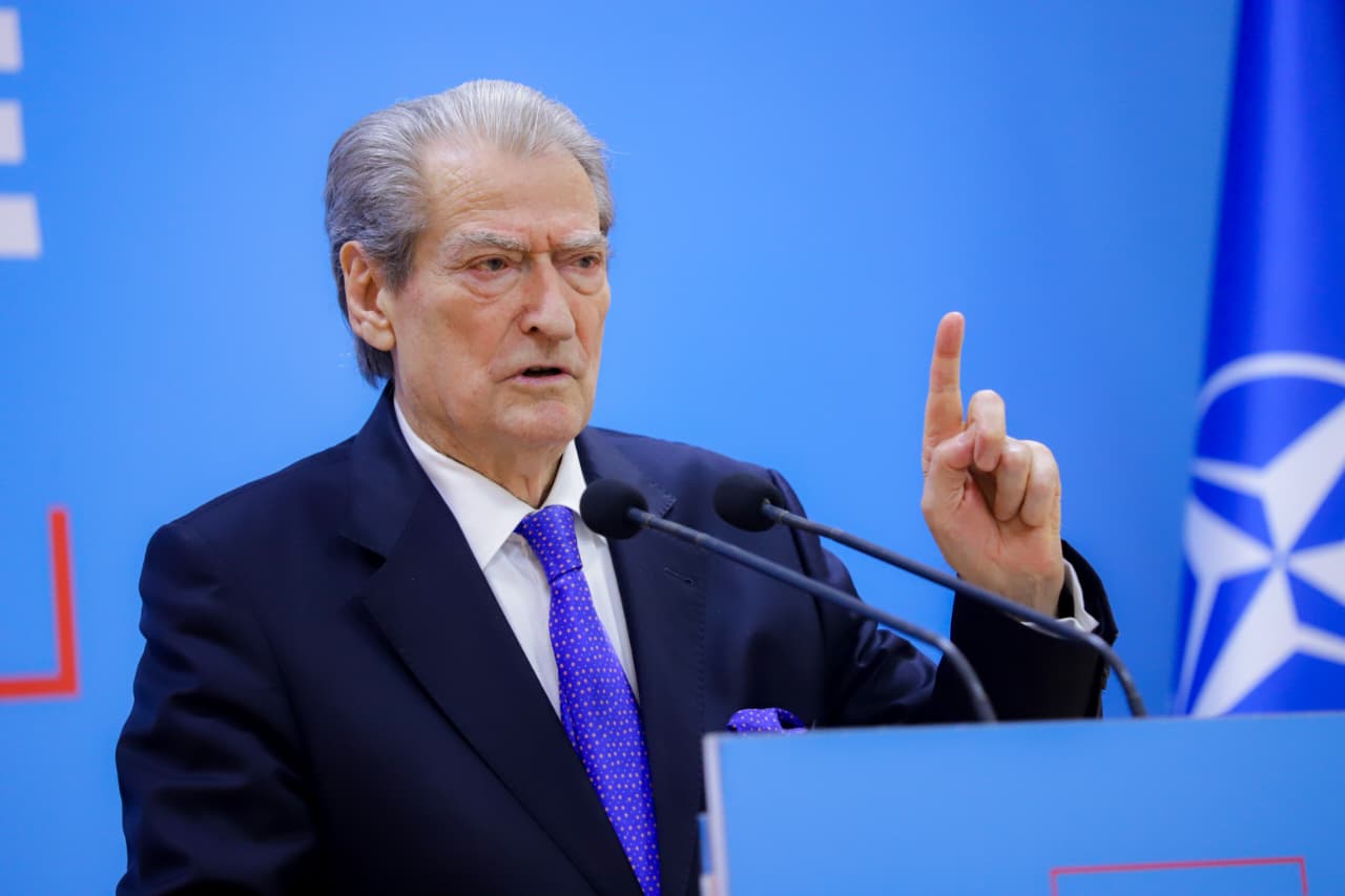 Berisha  Vetëm dorëheqja e Edi Ramës e zgjidh këtë krizë të rrezikshme që ka përfshirë Shqipërinë