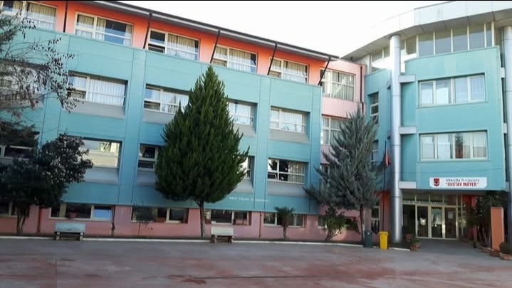 Predikonte Jehovain në shkollë  Drejtoria Arsimore e Tiranës shkarkon mësuesin pas denoncimit të prindërve