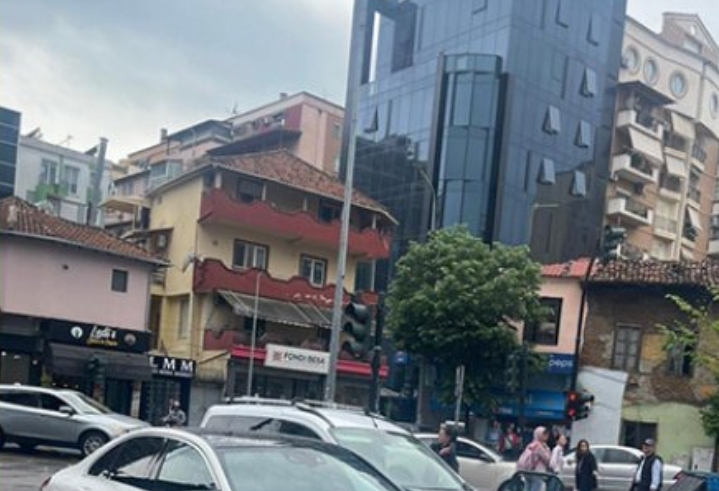 identifikohen-dy-te-rinjte-e-plagosur-ne-aksidentin-e-rende-ne-tirane-njeri-ne-gjendje-te-rende