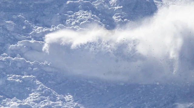 Tragjedi në Aplet franceze  Tre skiatorë humbën jetën  pasi u përfshinë nga një ortek i fuqishëm