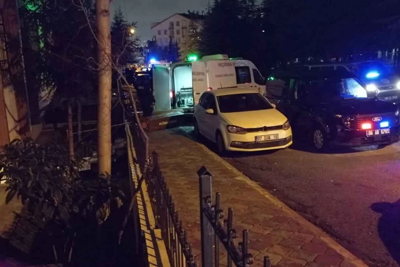 U lirua nga burgu  burri në Ankara vret nënën  gruan  vajzën dhe veten