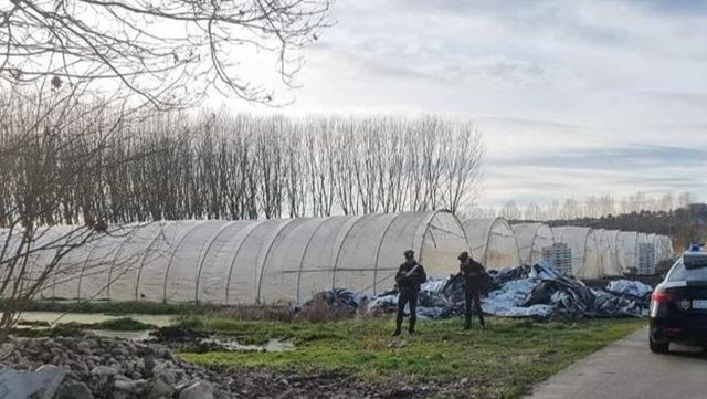 Vritet me plumb në kokë dhe mbulohet me rërë i riu shqiptar në Itali