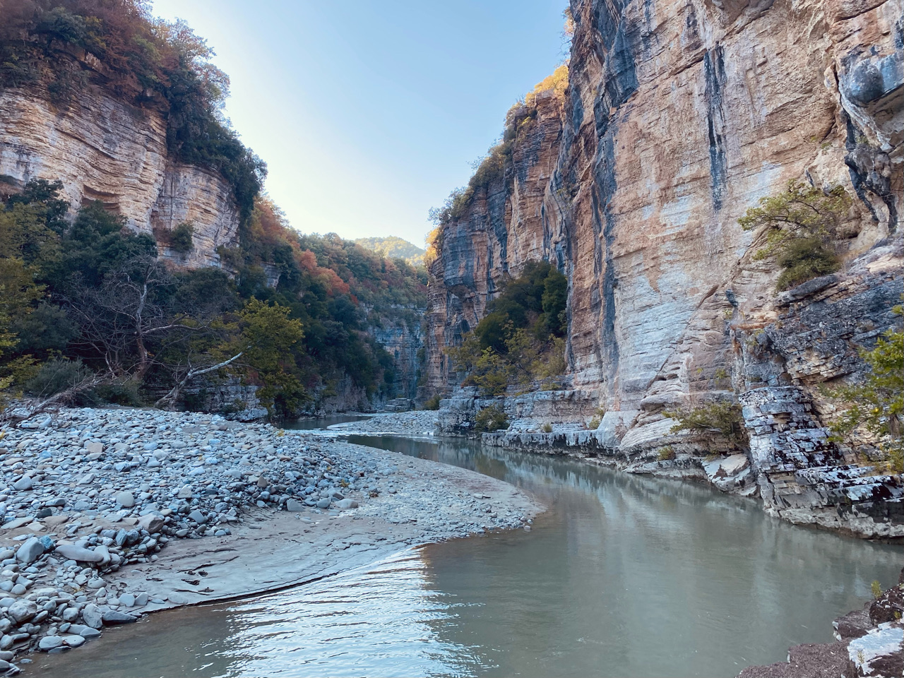 7 muaj pa parë të birin  mesazhi i fundit i burrit nga Skrapari  Po hidhem në lumë vëlla 