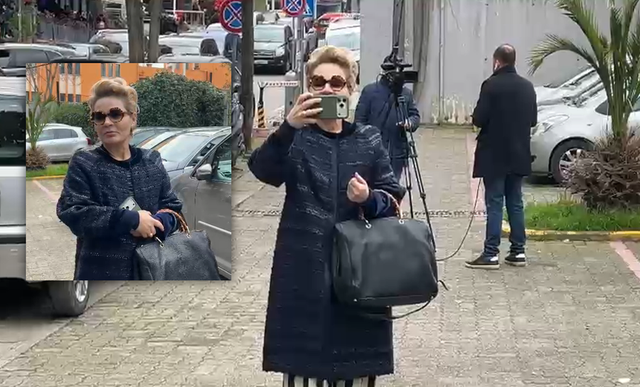  Sa të bukur jeni   Monika Kryemadhi batuta me gazetarët para GJKKO   Mirin e kam shok  s jam e pavarur 