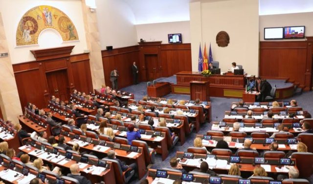 Edhe deputetët e Maqedonisë së Veriut rezolutë në mbështetje të ish krerëve të UÇK