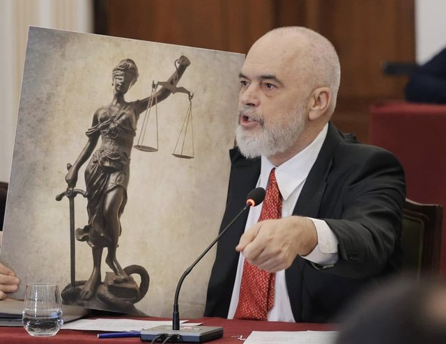 Rama i hap  luftë  edhe prokurorëve  romuze dhe akuza pasi mbështetën gjyqtarët