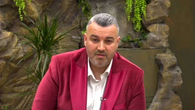  Reflektimi  i Rogertit  Kam vetëm dy miq dhe 12 armiq  janë xhelozë për lojën time