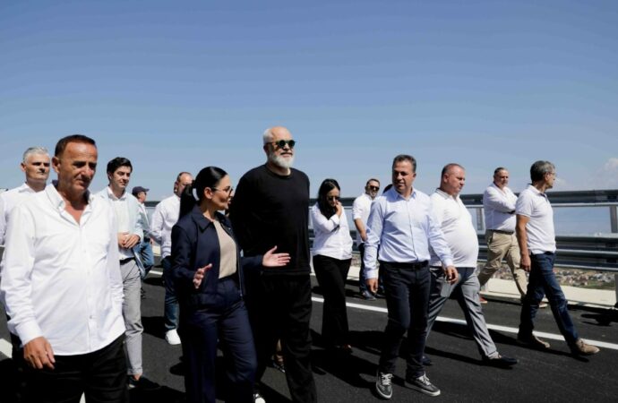 BIRN  Pas shembjes së rrugëve të Shqipërisë fshihet  klientelizmi dhe korrupsioni 