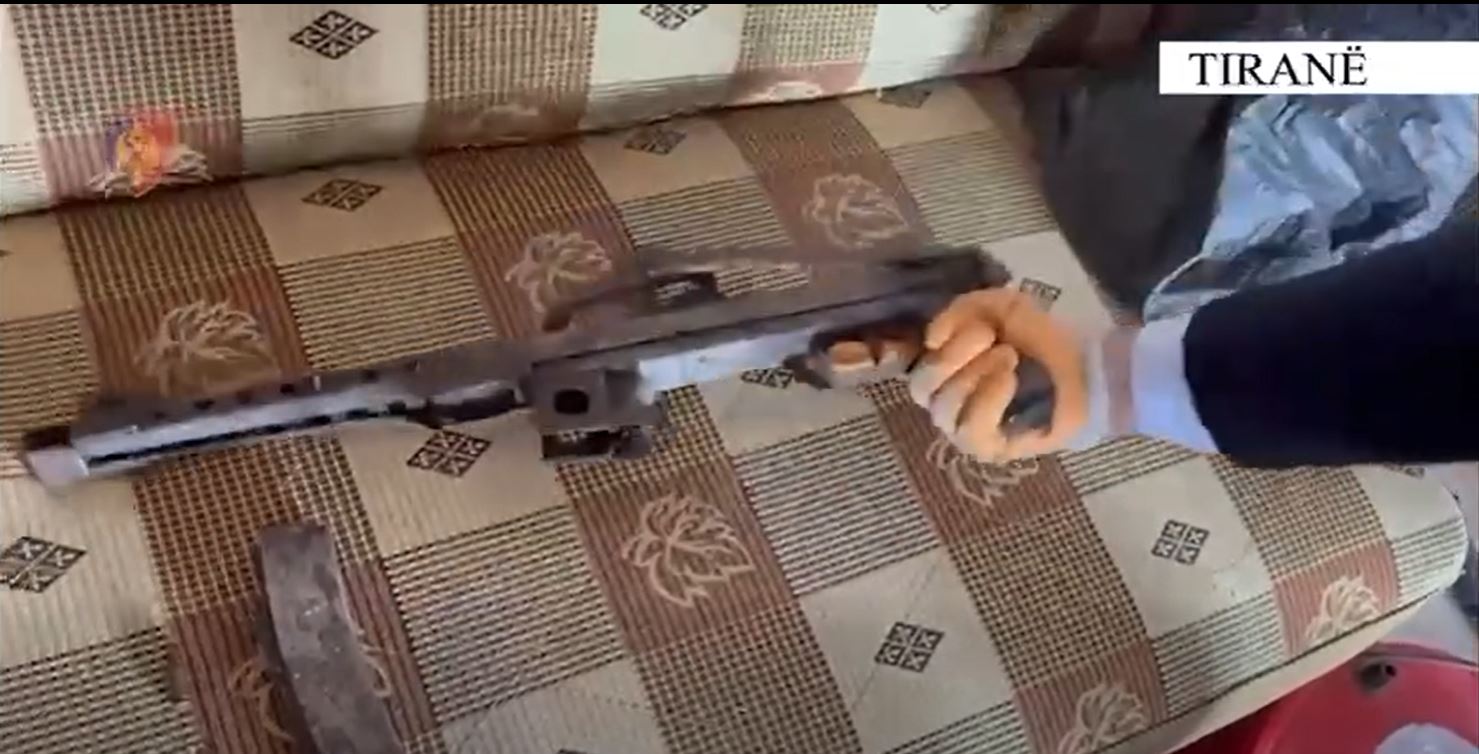 Arsenal armësh në banesë  arrestohet 63 vjeçari në Bërzhitë