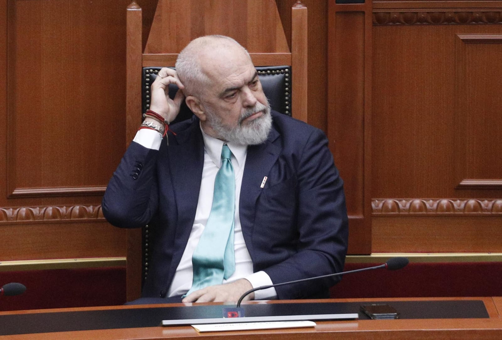 Foto galeri  Rama në Kuvend ndërsa diskutohet imuniteti i Ballukut