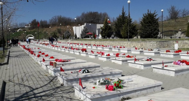 27 vjetori i masakrës në Krushë e Madhe  kujtohen 243 viktimat