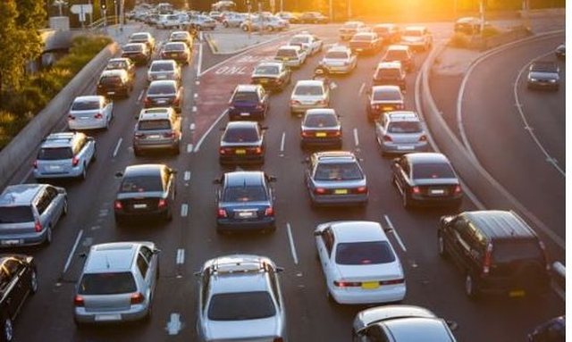 kriza-e-naftes-agjencia-nderkombetare-e-energjise-punoni-nga-shtepia-dhe-mos-i-jepni-gaz-makines