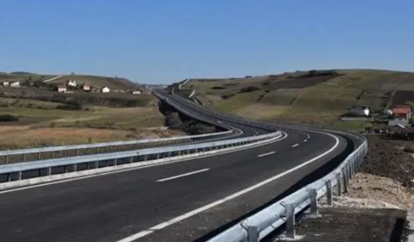 Rrjeti rrugor u pakësua me 181 km dekadën e fundit  Qarqet me rritje dhe rënie
