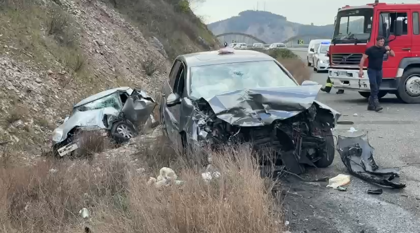 Aksident i rëndë në Rrugën e Kombit  plagosen 4 persona