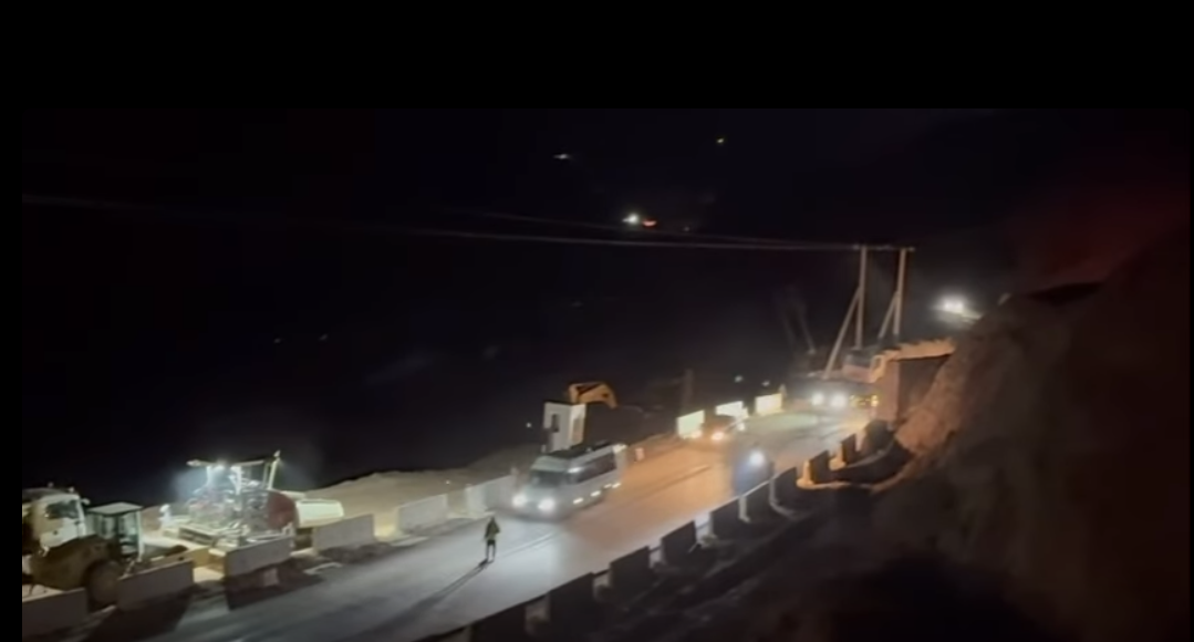 Asfaltohet segmenti rrugor në aksin Librazhd Prrenjas  te  Arrat e Gurrës 