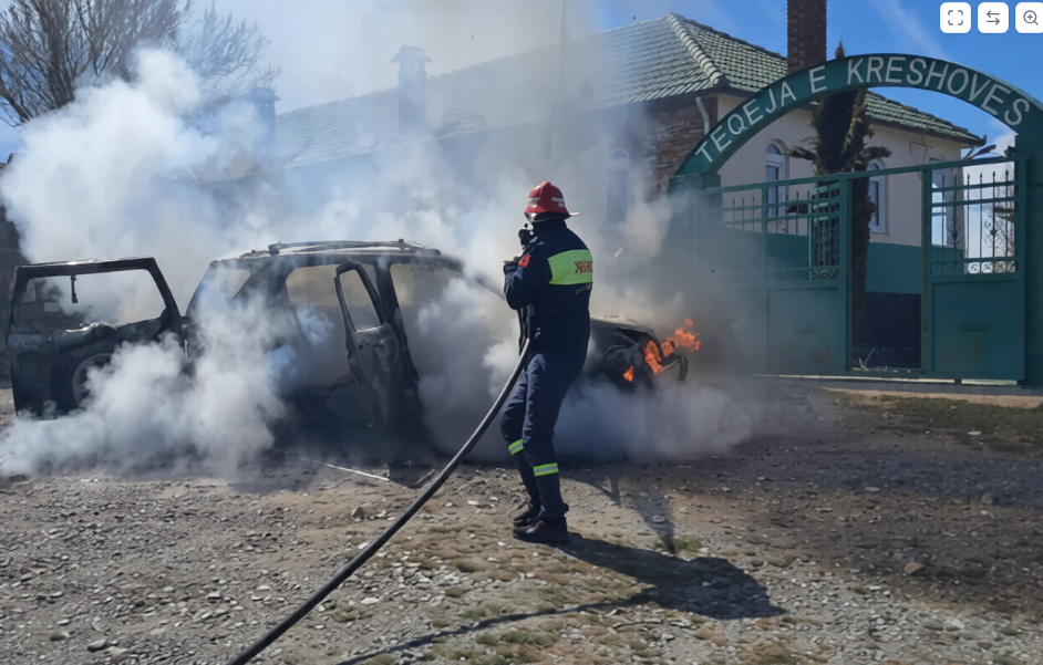 Shkrumbohet nga flakët brenda Teqes  makina në Kolonjë