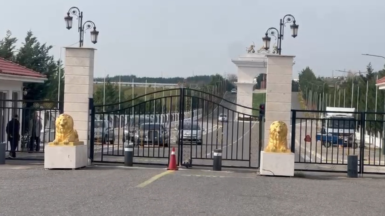 Lufta  Punonjësit e Migracionit  zbarkojnë  në Manzë për muxhahedinët iranianë