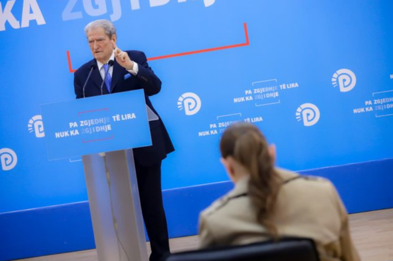 Berisha  Nuk ka nevojë për bord nafte  duhen përgjysmuar taksat në nivelin e Kosovës dhe Maqedonisë