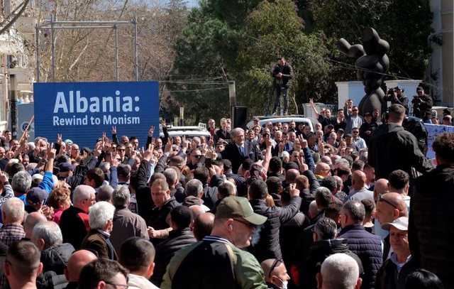  E gjithë Shqipëria në Tiranë   Berisha njofton datën e protestës së radhës të opozitës 