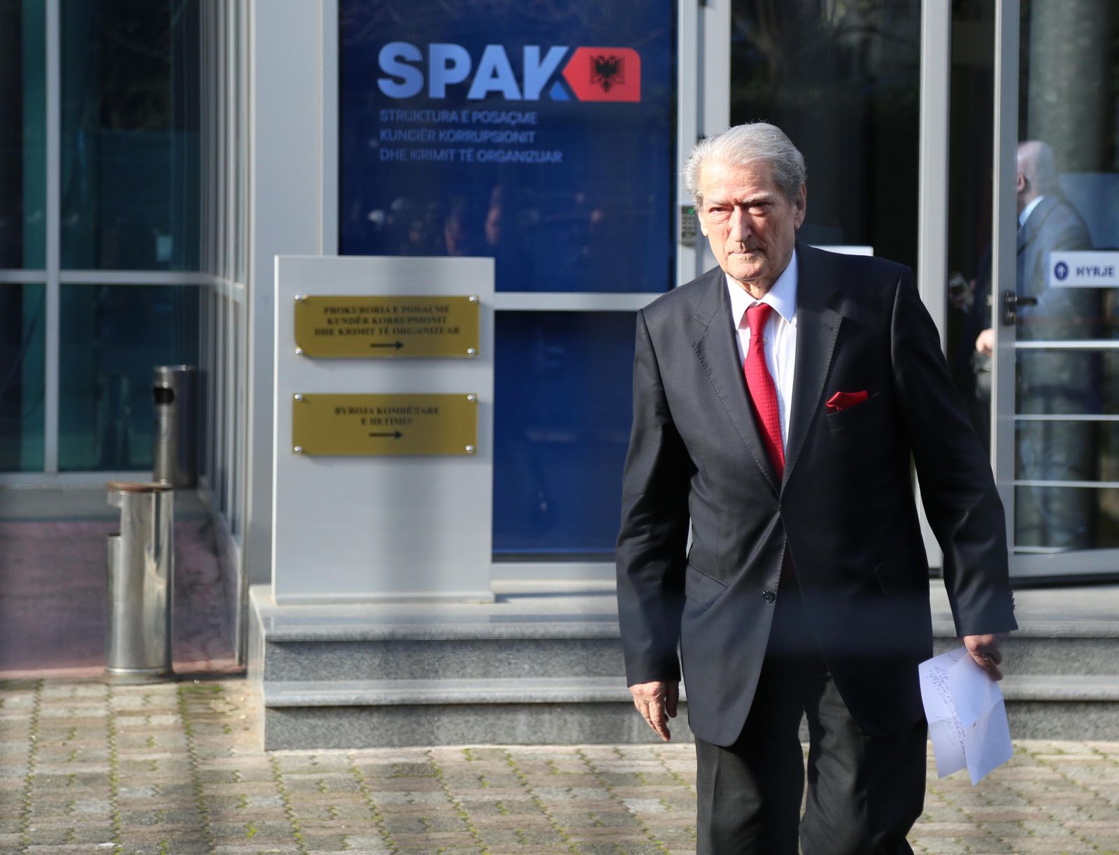 Sali Berisha paraqitet në SPAK për masën  detyrim paraqitje 