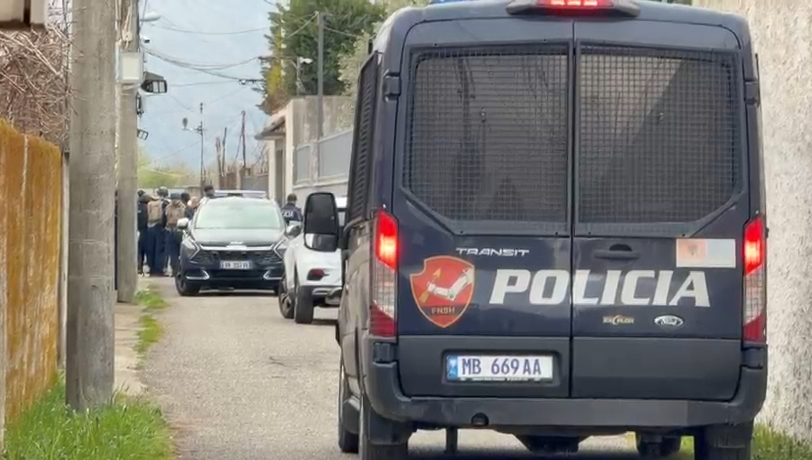 Të shtëna me armë pas ndjekjes nga policia në Shkodër  Autori largohet në drejtim të paditur