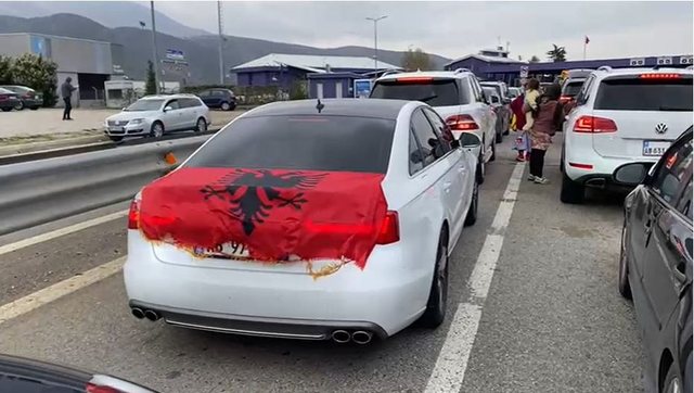 Kosovë Turqi  tifozët shqiptarë dynden drejt Prishtinës për të mbështetur kombëtaren