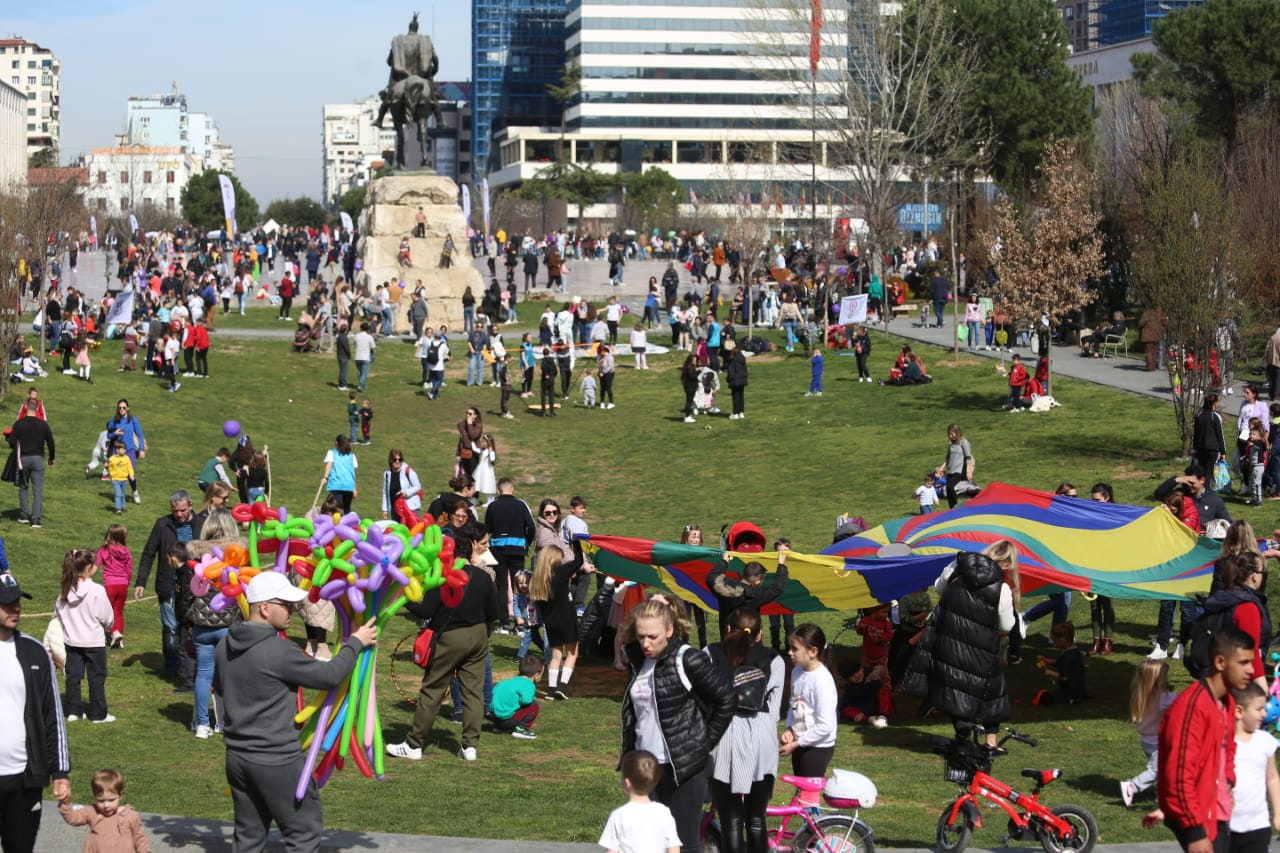 Tirana feston Dita e Verës me një kalendar të pasur aktivitetesh kulturore dhe argëtuese