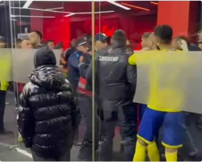 Elbasani fiton në Vlorë  tifozët vendas tentojnë të rrahin futbollistët miq  Ndërhyn policia